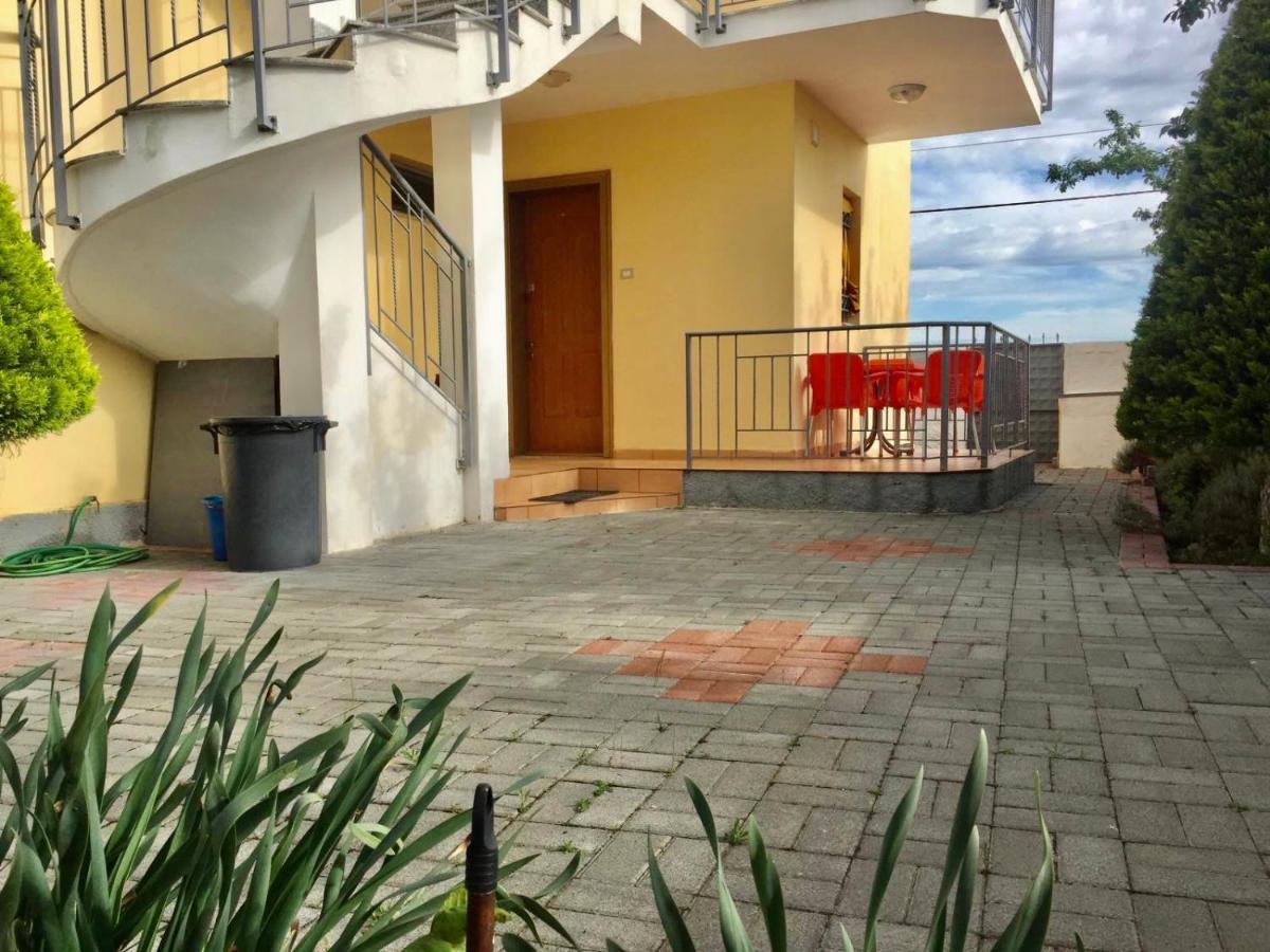 Shyqi Apartments Velipoje Exterior photo